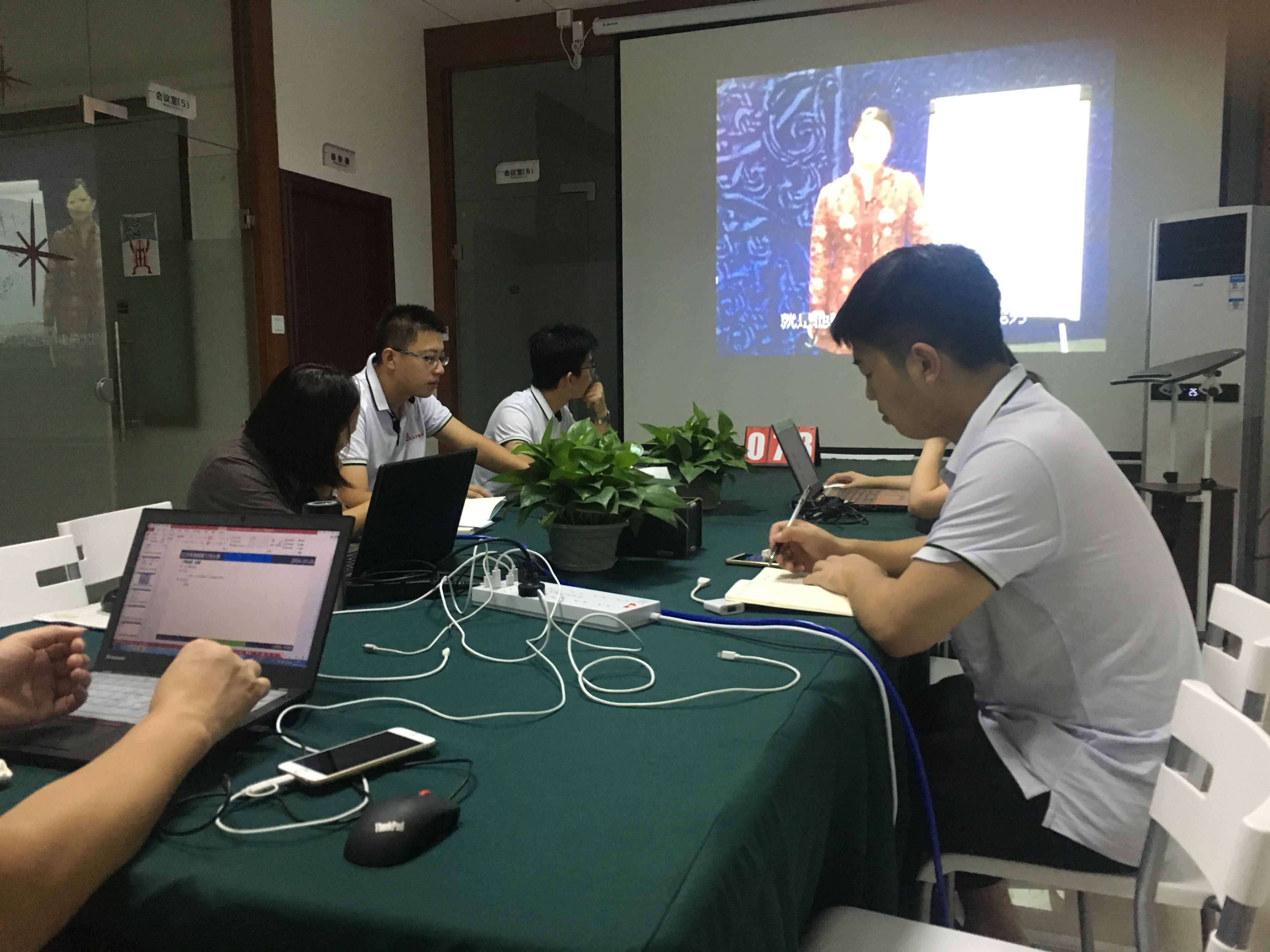 73期瓜瓜早課堂-你有留意衣領系了幾顆扣子嗎？