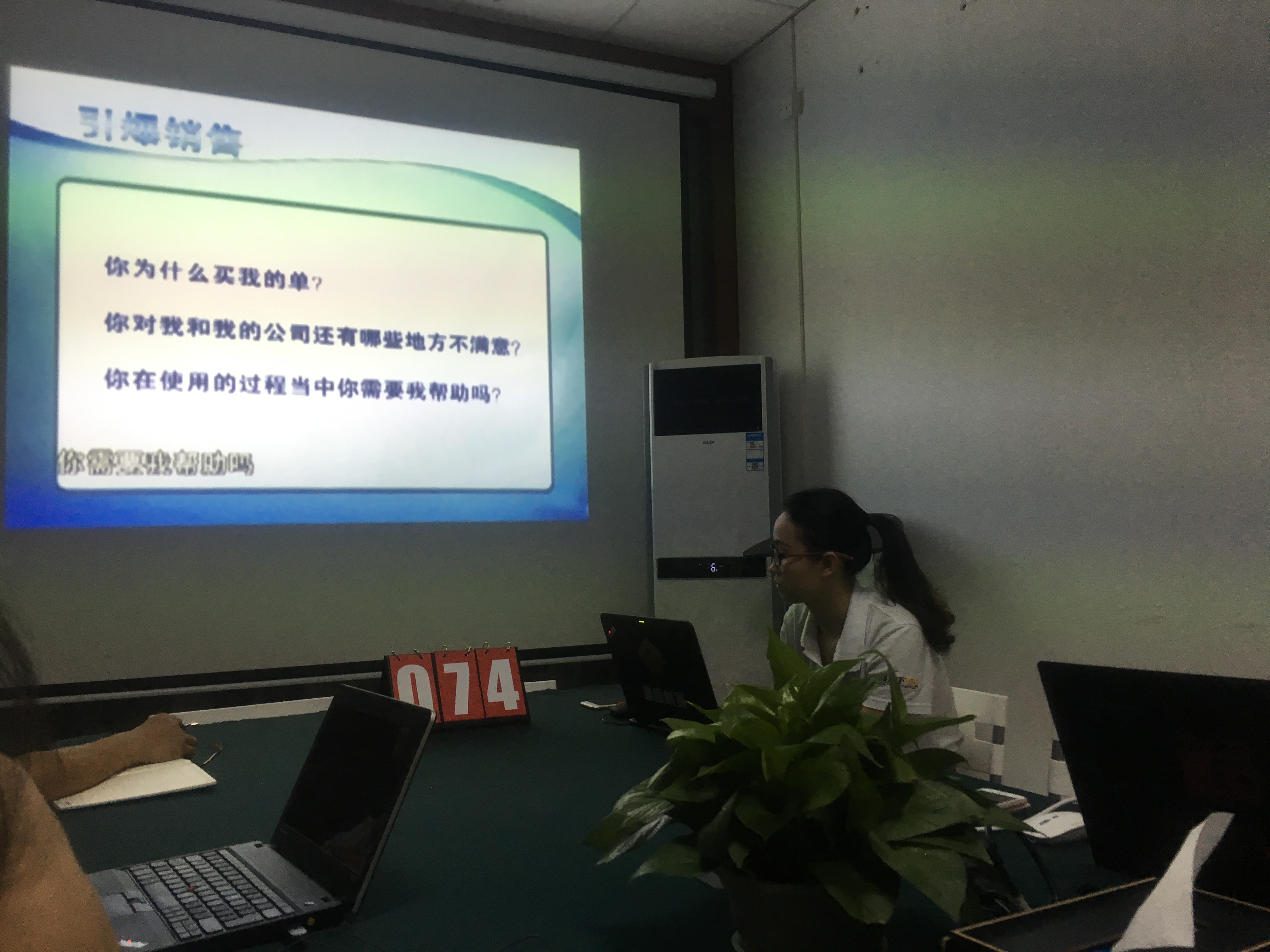 74期瓜瓜早課堂-明天我要嫁給你啦——無名指佩戴鉆戒的遐想 74期瓜瓜早課堂-明天我要嫁給你啦——無名指佩戴鉆戒的遐想