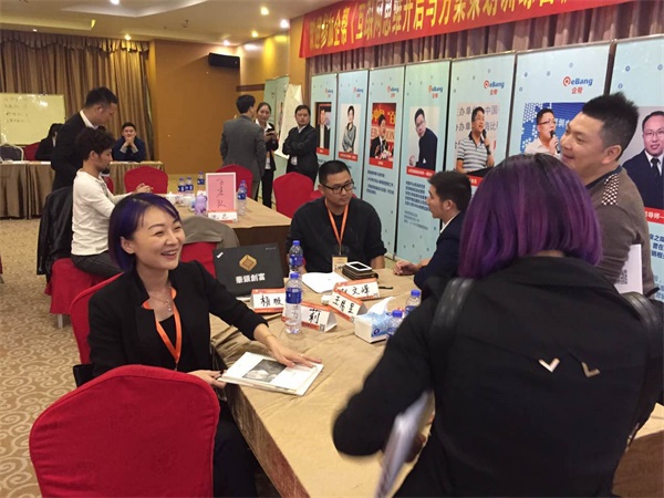 幫你拍個企業(yè)宣傳片，小瓜子雞年送你萬能福