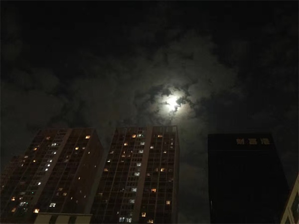 企業(yè)宣傳片紅瓜子在制作，作為導(dǎo)演的你怎樣創(chuàng)作