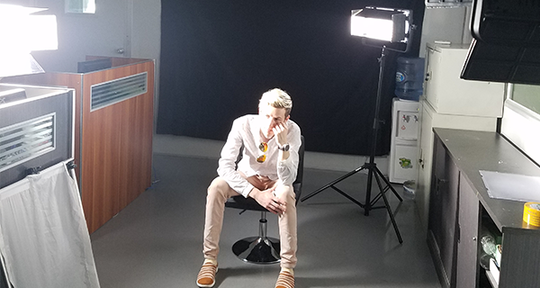 瓜子拍攝丨歐陸風(fēng)暴吹來(lái)，被拍攝的氣質(zhì)電暈