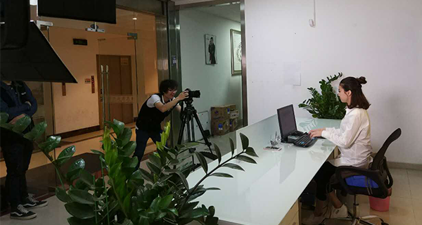 瓜子拍攝丨歐陸風(fēng)暴吹來(lái)，被拍攝的氣質(zhì)電暈